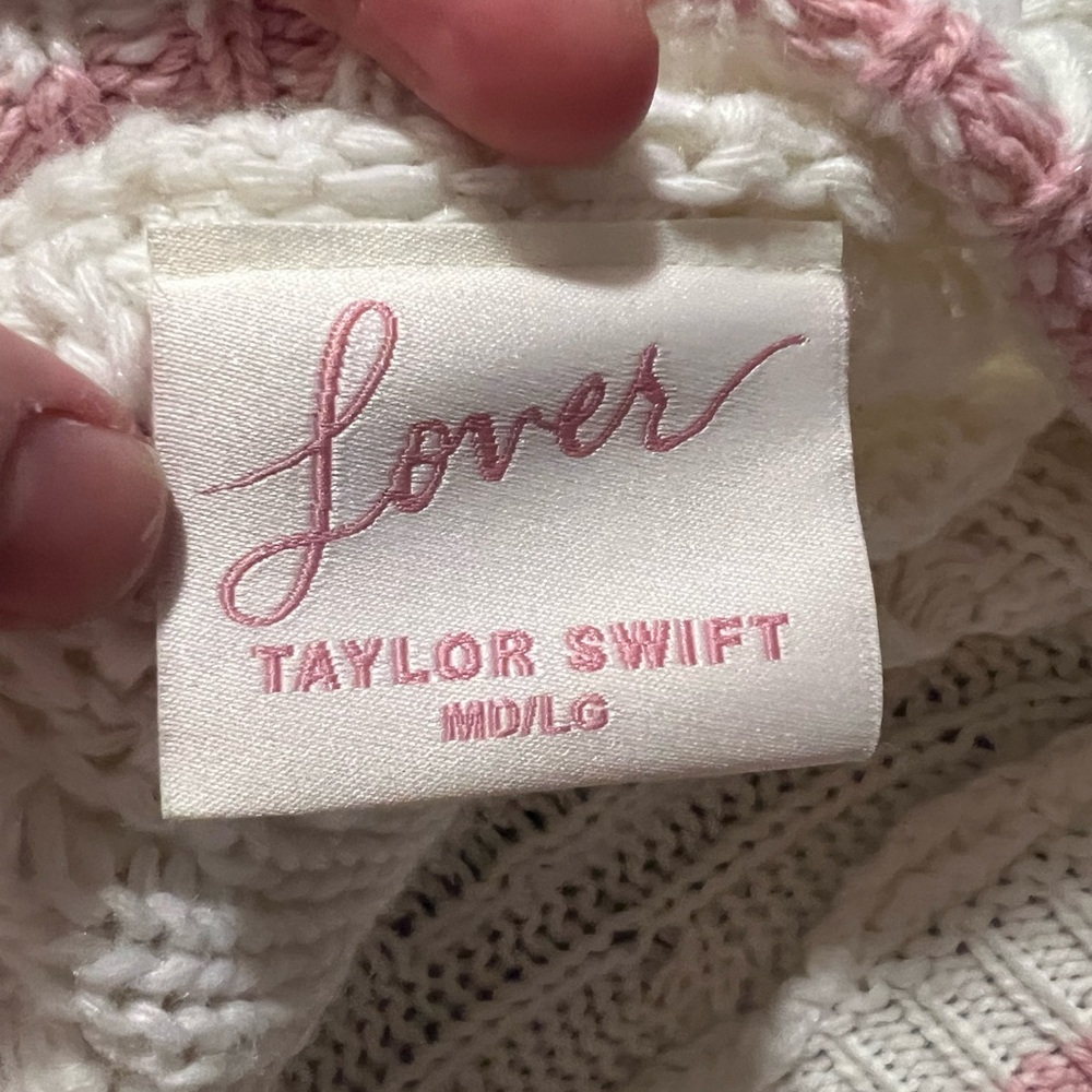 Authentic Taylor swift Women's Cream Heart Sweater size medium large - Picture 9 of 9